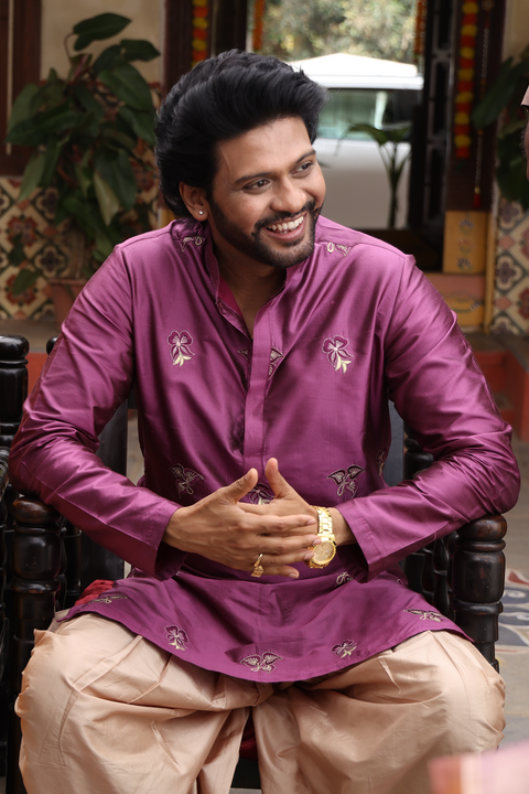 Magenta Muse β Magenta Butti Embroidered Dupion Silk Kurta Set