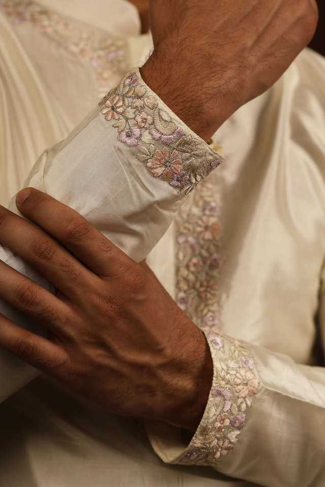 Rahn — Off-White Lavender Thread Embroidered Pattu Kurta Set