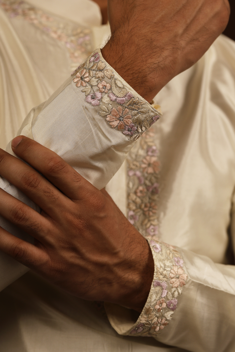 Rahn — Off-White Lavender Thread Embroidered Pattu Kurta Set