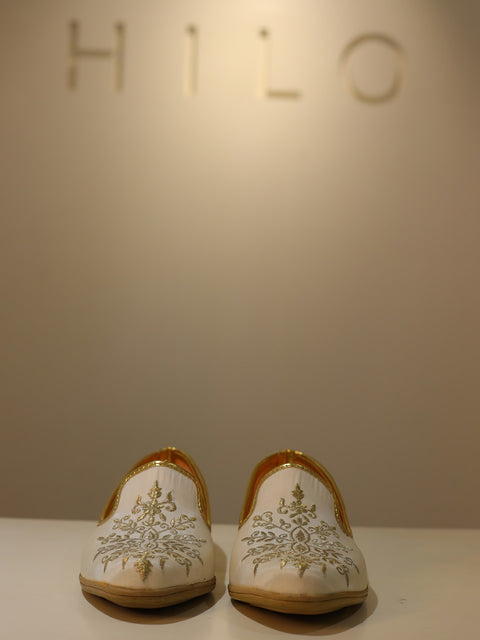 Luxe Empress — Dupion Silk Embellished Juttis