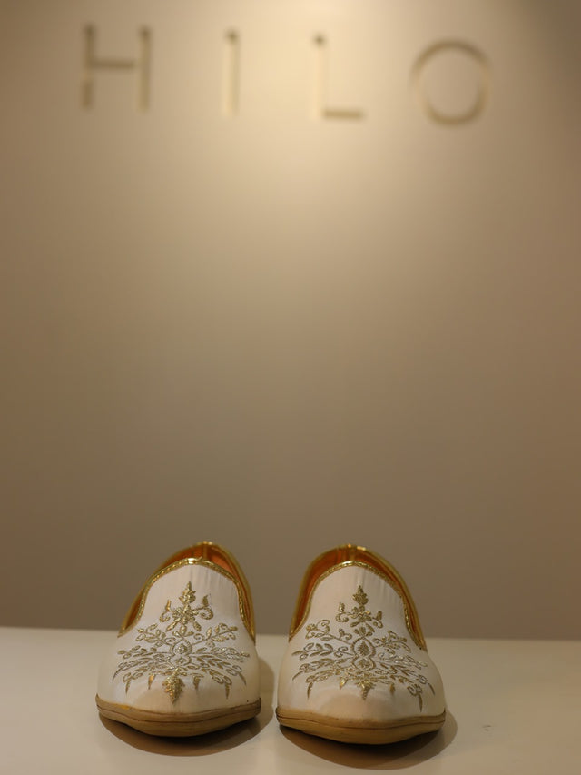 Luxe Empress — Dupion Silk Embellished Juttis