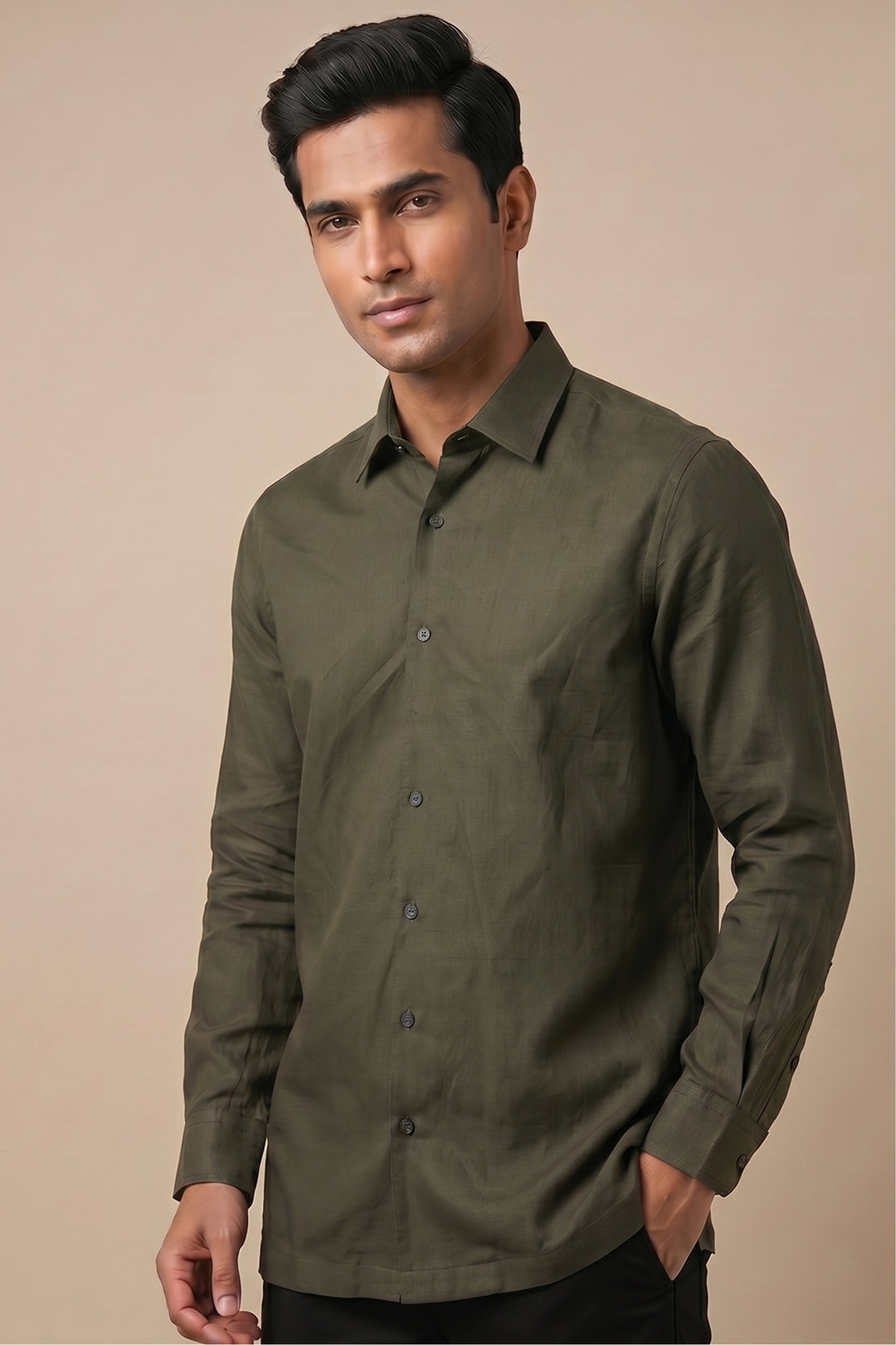 Green cotton flex shirt with relaxed fit and classic collar — Forest by HILO DESIGN