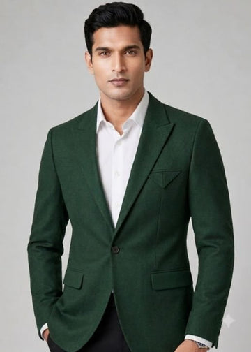 Single-breasted, one button peak lapel blazer with flap pockets