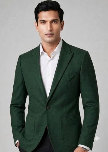 Single-breasted, one button peak lapel blazer with patch pockets