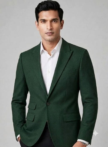 Single-breasted, one button peak lapel blazer with ticket pocket