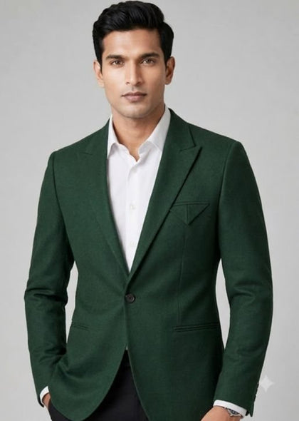Single-breasted, one button peak lapel blazer with welt pockets