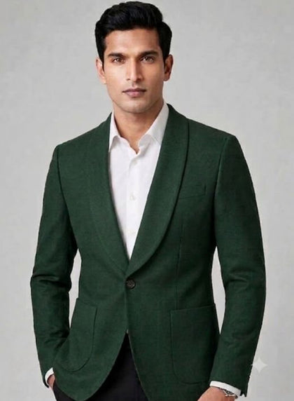 Single-breasted, one button shawl lapel blazer with patch pockets